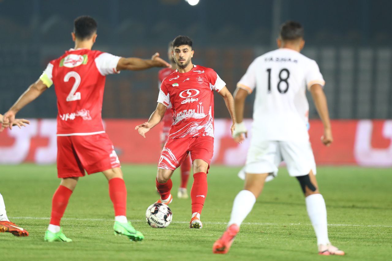 عکس از محمد خدابنده لو هافبک پرسپولیس