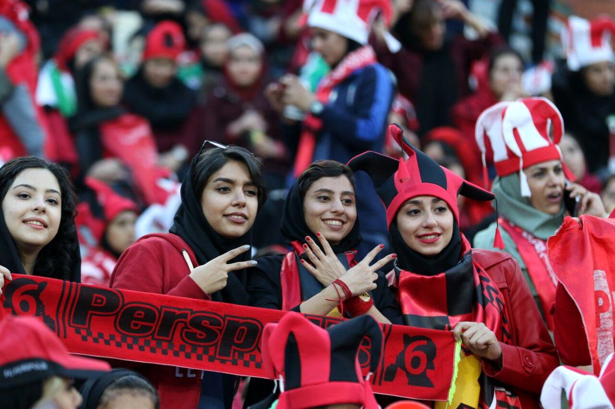 عکس از هواداران پرسپولیس در دیدار مقابل سپاهان