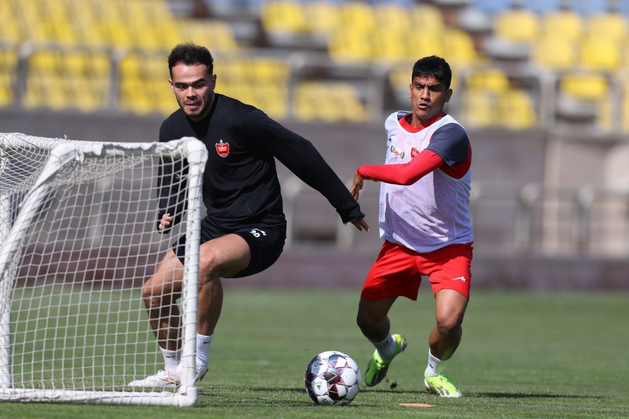 اوستون اورونوف-وینگر تیم فوتبال پرسپولیس