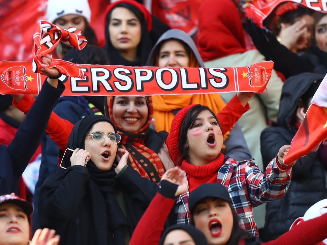 هواداران پرسپولیس بانوان در ورزشگاه نقش جهان