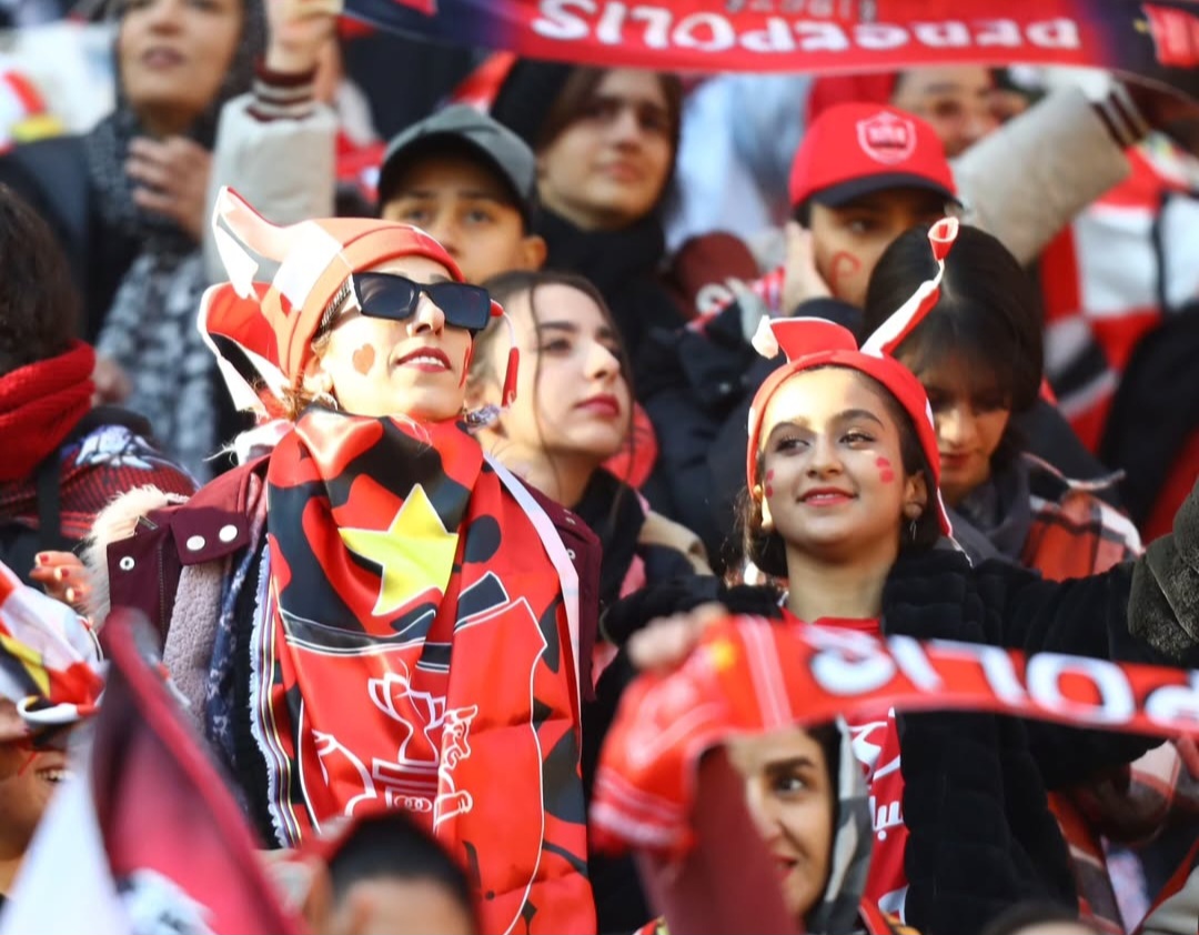 هواداران پرسپولیس بانوان در ورزشگاه نقش جهان